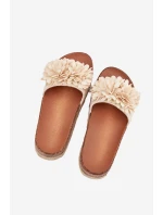 Dámské sandály na platformě s ozdobnými květinami béžové Tessara