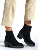 Originální černé dámské  kotníčkové boty na širokém podpatku