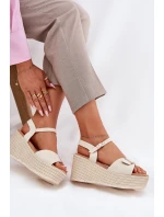Dámské sandály na klínu s přezkou béžové Liniella Dámské sandály na klínu s přezkou béžové Liniella