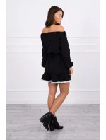 Šaty s otevřenými rameny a krajkou černé