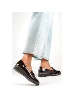 Dámské lakované polobotky na podpatku černé 24-58266B