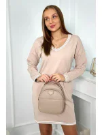 Šaty s kapsami a výstřihem do V béžový Šaty s kapsami a výstřihem do V béžový