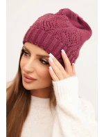 Dámská zimní čepice z vlny a s geometrickým vzorem K479 tmavě fialová