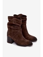 Kožené semišové kotníkové boty s nařasením na podpatku – čokoládové Zazoo