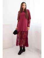 Dámské šaty s tylovým spodním dílem a rukávy bordová