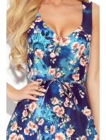 Dámské trapézové šaty s výstřihem a vzorem růžových květů na tmavě modrém pozadí 377-2