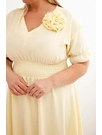 Dámské šaty Plus Size s výstřihem do V a nařaseným pasem žlutá