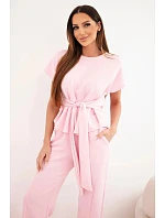 Dámský komplet z jemného lesklého materiálu s halenkou s krátkým rukávem a širokými nohavicemi bonbónově růžová