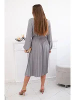 Šaty se svázaným plisovaným lemem šedý