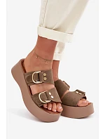 Dámské platformové pantofle se zlatými sponami olivové Nelirae