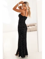 645-1 Přiléhavé maxi šaty s obálkovým výstřihem a rozparkem - černé s elegantním vzorem