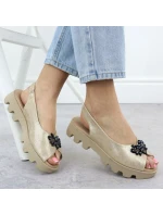 Dámské sandály na platformě perforované metalické zlaté Potocki SZ12610