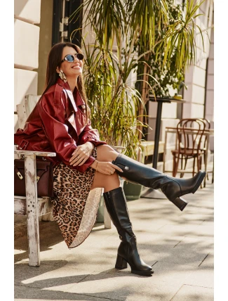 Kožené Elegantní Kozačky Do Kolena Na Podpatku Sloupku Zateplené D&A CR42-118 Černé Kožené Elegantní Kozačky Do Kolena Na Podpatku Sloupku Zateplené D&A CR42-118 Černé