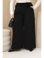 Dámské kalhoty Plus Size se širokým nohavicí a ozdobným květem v pase černé