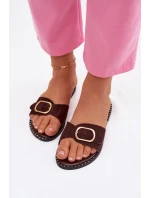 Dámské pantofle na ploché podrážce se zlatou sponou čokoládové Selivelle