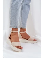 Lehké sandály na platformě a jemném klínu světle béžové Gillifia