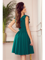 POLA - Dámské šaty v lahvově zelené barvě s volánky ve výstřihu 307-2