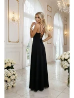 589-5 Maxi šaty bez ramínek s korzetovým zavazováním na zádech a rozparkem - černé 589-5 Maxi šaty bez ramínek s korzetovým zavazováním na zádech a rozparkem - černé