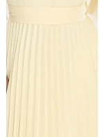 311-21 LILA Klasické plisované šaty s krátkými rukávy a páskem - máslově žluté