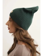 Dámská čepice s proužkem a ozdobným knoflíkem s přídavkem viskózy a modalu zelená