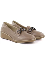 Dámské polobotky na klínovém podpatku s ornamentem béžové barvy M.Daszynski MR2265 Dámské polobotky na klínovém podpatku s ornamentem béžové barvy M.Daszynski MR2265