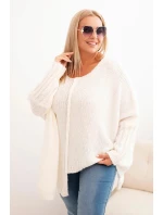 Dámský svetr Plus Size z akrylu s volným střihem a rukávem 3/4 ecru Dámský svetr Plus Size z akrylu s volným střihem a rukávem 3/4 ecru
