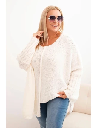 Dámský svetr Plus Size z akrylu s volným střihem a rukávem 3/4 ecru Dámský svetr Plus Size z akrylu s volným střihem a rukávem 3/4 ecru