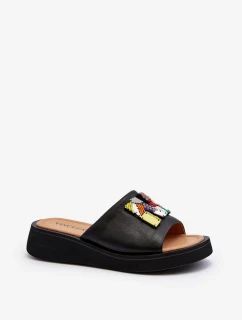 Dámské kožené pantofle s černým zdobením Asames