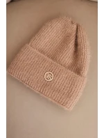Dámská zimní čepice huňatá s ozdobným knoflíkem světle camelová