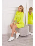 Šaty s kapucí a kapsami žluté neonové barvy Šaty s kapucí a kapsami žluté neonové barvy