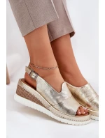 Dámské Kožené Sandály Na Klínu Artiker 56C0920 Zlaté Dámské Kožené Sandály Na Klínu Artiker 56C0920 Zlaté