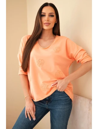 Dámská bavlněná blůza s vyšívanými květinami a V výstřihem meruňková