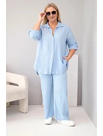 Dámský mušelínový komplet Plus Size s košilí zapínanou na knoflíky a s kalhotami se širokými nohavicemi modrý