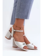 Dámské sandály z eko kůže na vysokém podpatku se stříbrnými ozdobami Narhi Dámské sandály z eko kůže na vysokém podpatku se stříbrnými ozdobami Narhi