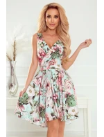 478-1 MAYA Šaty s delšími zády, výstřihem a páskem - RŮŽOVÉ KVĚTY 478-1 MAYA Šaty s delšími zády, výstřihem a páskem - RŮŽOVÉ KVĚTY