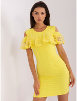 Žluté mini koktejlové šaty s volánkem