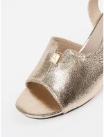 Pěkné zlaté dámské  sandály na širokém podpatku