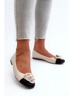 Dámské baleríny z ekologické kůže s ozdobným detailem béžové Divinella Dámské baleríny z ekologické kůže s ozdobným detailem béžové Divinella