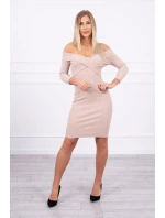 Přiléhavé šaty s výstřihem do V světle béžové barvy Přiléhavé šaty s výstřihem do V světle béžové barvy