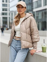 Krátká dámská prošívaná bunda s kapucí v barvě kamelové, FashionStreet TY5764 Krátká dámská prošívaná bunda s kapucí v barvě kamelové, FashionStreet TY5764