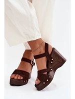 Dámské sandály na platformě se zlatými přezkami Čokoládové Velvra