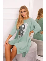 Šaty s potiskem a rozšířenou spodní částí tmavě mátové barvy Šaty s potiskem a rozšířenou spodní částí tmavě mátové barvy