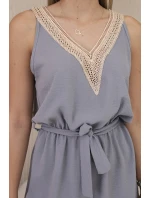 Krátká kombinéza s ozdobnou krajkou šedý