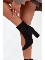 Dámské botky Pralina – zateplené, na sloupkovém podpatku, černé Dámské botky Pralina – zateplené, na sloupkovém podpatku, černé