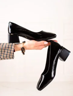 Zajímavé černé dámské  lodičky na širokém podpatku