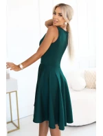 575-2 Rozšířené šaty s nápadně prodlouženým zadním dílem - lahvově zelené