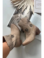 Semišové kožené dámské kotníky s perforací na podpatku Zazoo 3844 Béžové Semišové kožené dámské kotníky s perforací na podpatku Zazoo 3844 Béžové