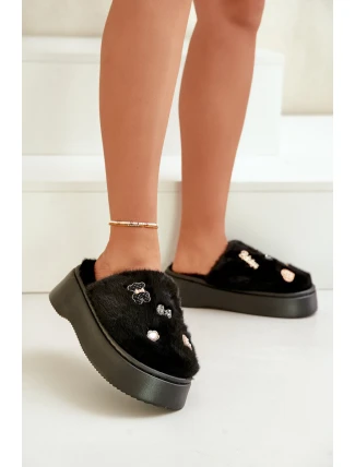 Dámské Kožené Pantofle Na Silné Podešvi S Připínáčky Černé Zintoria