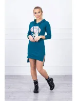Šaty s delšími zády a barevným potiskem marine