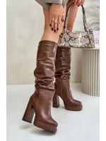 Nazouvací kozačky na podpatku a platformě s řasením zateplené hnědé Beridra Nazouvací kozačky na podpatku a platformě s řasením zateplené hnědé Beridra